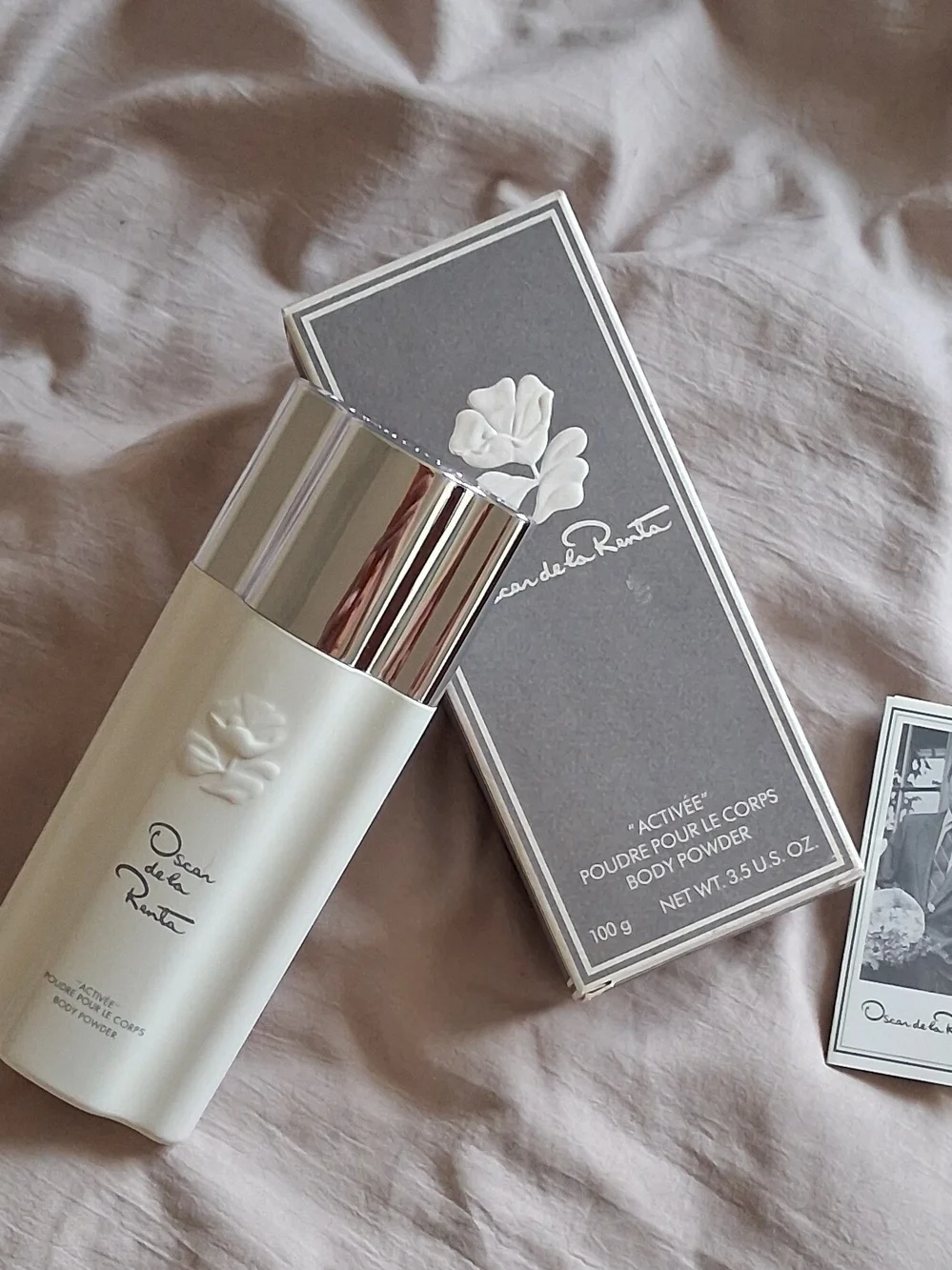 Oscar de la Renta Cream Body Powder – Soft Scented Skincare